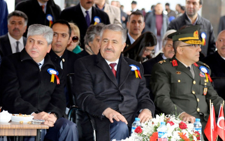 Kars'ın kurtuluş gününde Ahmet Arslan'a yoğun ilgi!