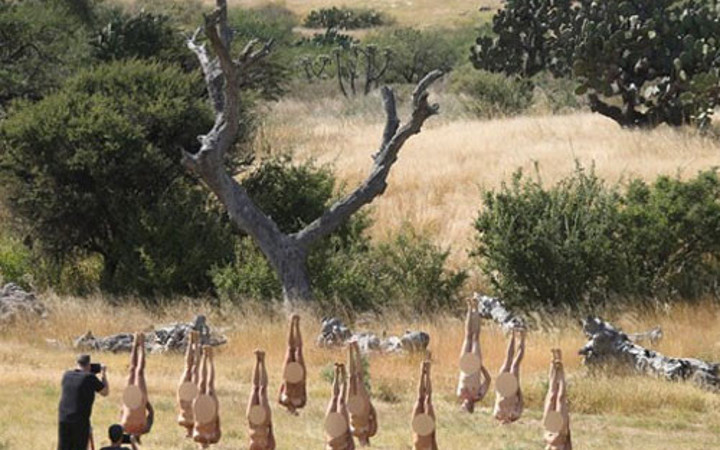 Donald Trump'a karşı çırılçıplak meydana çıkıp...