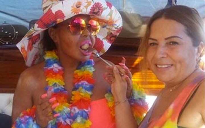 Bülent Ersoy'u müstakbel kayınvalidesi elleriyle besledi