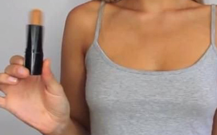 Bir  kalemle daha dolgun göğüsler!