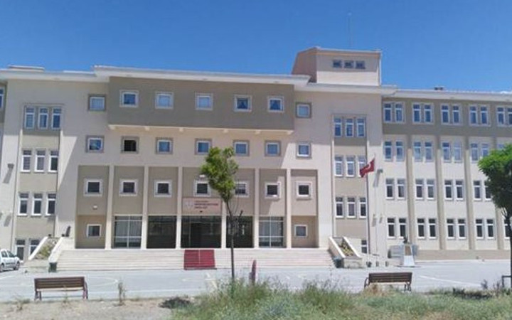 Okulda görülmemiş skandal! Dışarda fuhuş içerde...