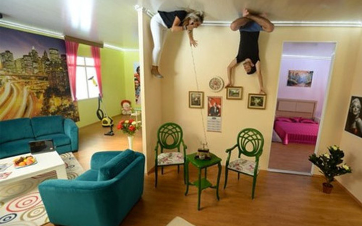 Görenler hayret ediyor Antalya'daki bu eve ziyaretçi akımı