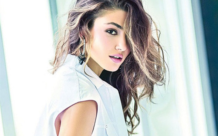 Hande Erçel 350 bin liraya saçlarını boyayacak!