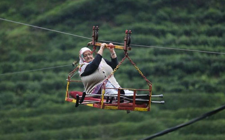Yol olmadığı için... Rizeli kadınlar her gün tehlikede!