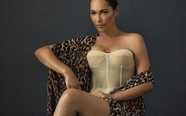 Hülya Avşar'ın mayolu pozu İnstagram'da olay oldu