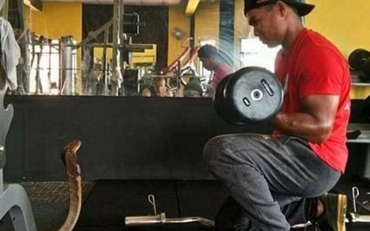 Asyalı adam bakın neyle evlendi bu da oldu!