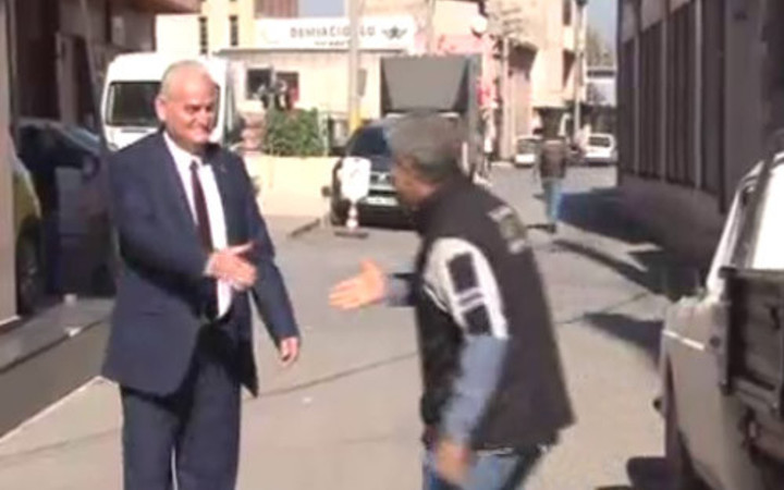 Sanki Başbakan'ın ikizi gören inanamıyor