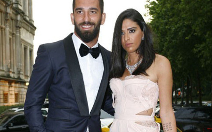 Arda Turan'ın dövmesini sildiriyor