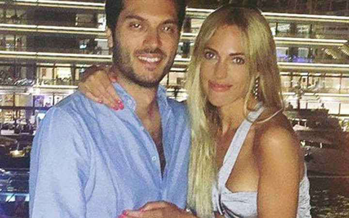 Meryem Uzerli onu her yerden sildi