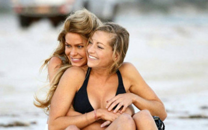 İzdivaç programına katılan gelinler birbirine aşık oldu