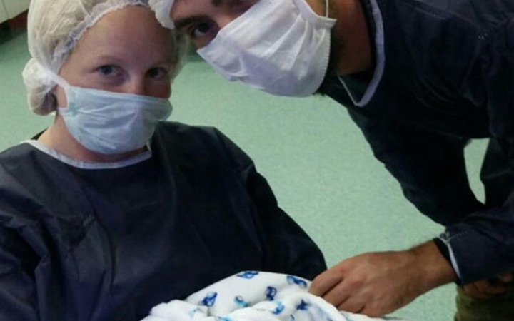 Yeni doğan bebeğin kulağı koptu aile şokta