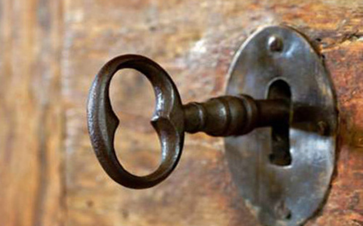 Terk edilmiş evden hazine çıktı