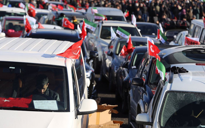 Türkiye'den binlerce araç Halep'e gidiyor