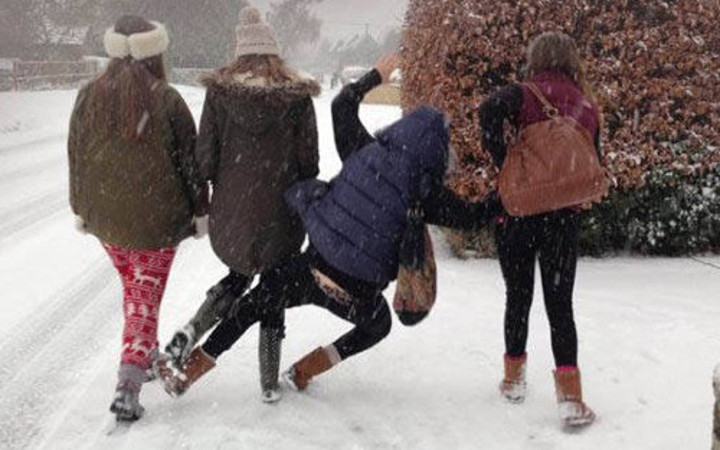 Düşene gülünmez ama kar geliyor dikkat! 