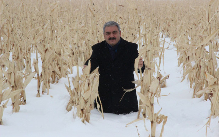 Kar kalınlığı bir metreyi buldu! İlginç görüntüler