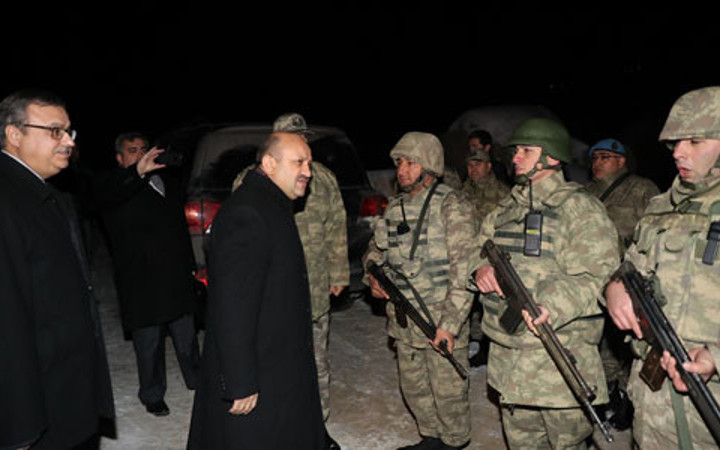 Bakan Fikri Işık Hudut nöbetinde