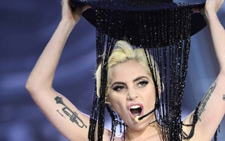 Lady Gaga'nın milyon dolarlık şapkası