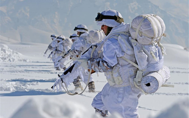 Eksi 20 derecede komandoların nefes kesen eğitimi 