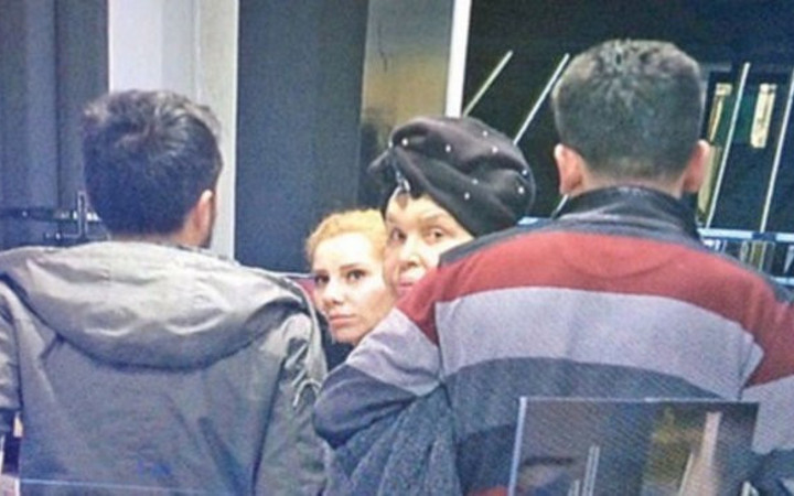 Diva makyajsız yakalanınca... Bakışlara dikkat!