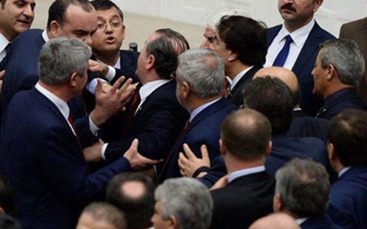 Meclis Genel Kurulu'nda gerginlik