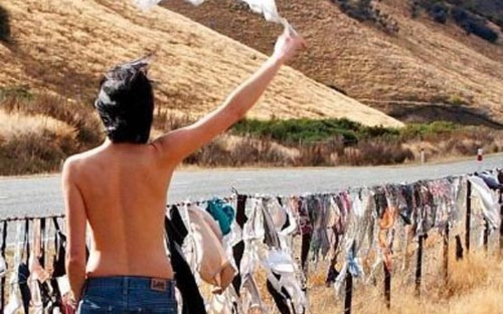 Kızlar sütyenlerini buraya asıyor! Hikayesi çok ilginç