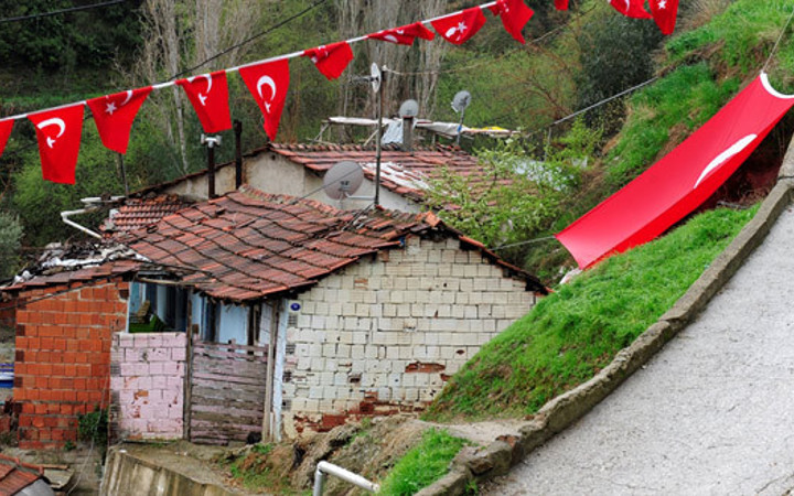 Diyarbakır şehidinin yaşadığı ev yürek burktu!