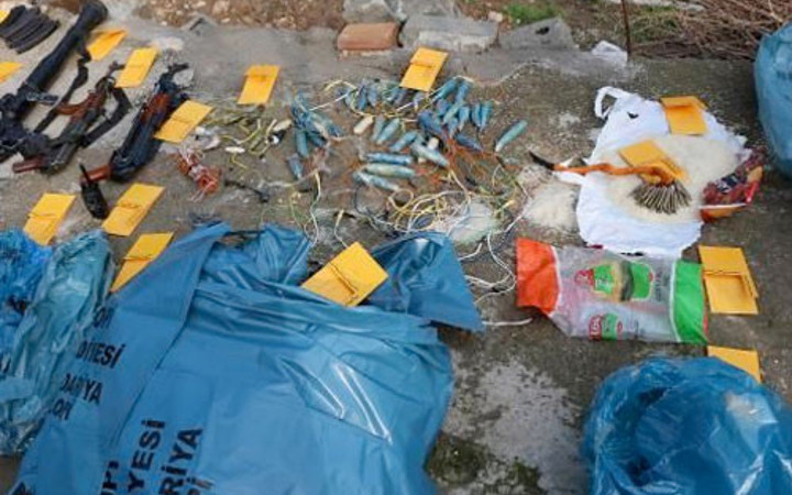 Silopi'de ele geçirildi PKK'lılar kalaşnikoflara... 