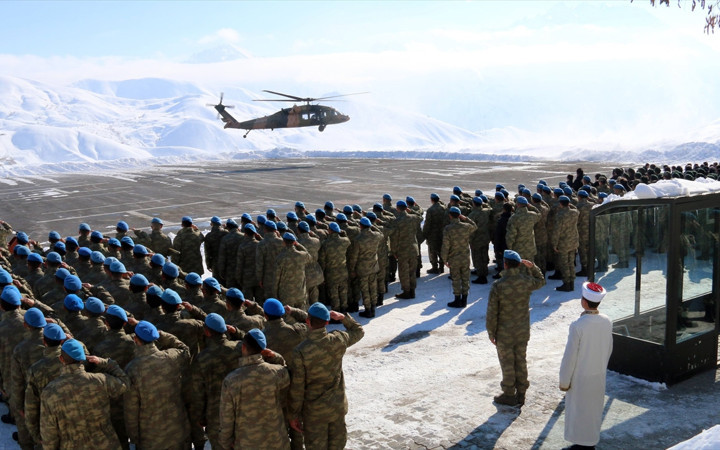 Şehit cenazesinde tüyleri diken diken eden kare!