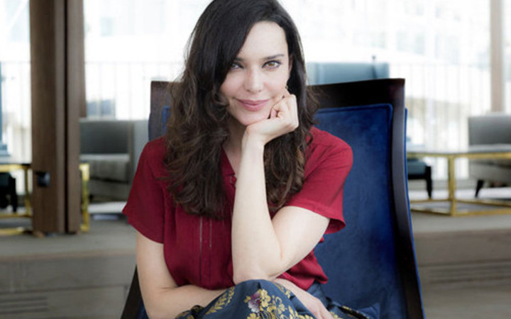 Hande Ataizi saç ektirdi