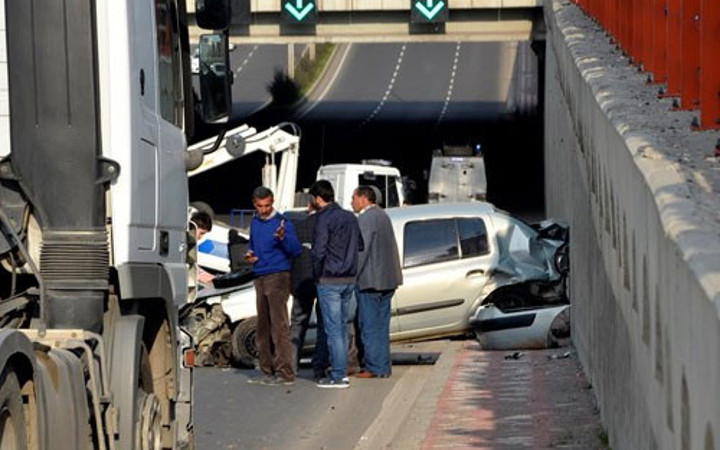 Bakan Yılmaz'ın konvoyunda korkunç kaza