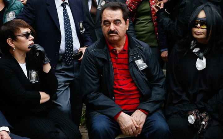 Dostları Sezen Aksu'yu zor gününde yalnız bırakmadı