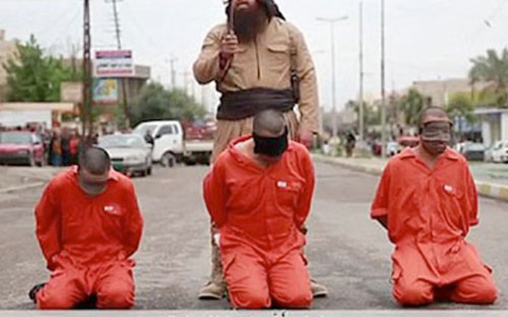 IŞİD militanı Kürt'ten sokak ortasında peşmergeye infaz!