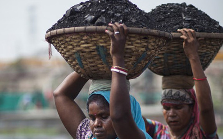 Günde 7 liraya kömür taşıyorlar!