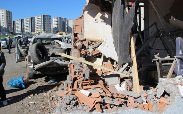 Diyabakır'da hain patlamanın şiddetine bakın!