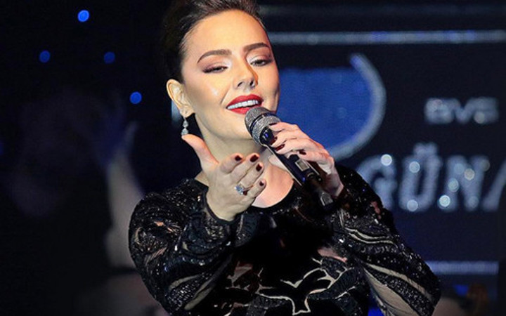 Ebru Gündeş'in kız kardeşi yıllar sonra ortaya çıktı!