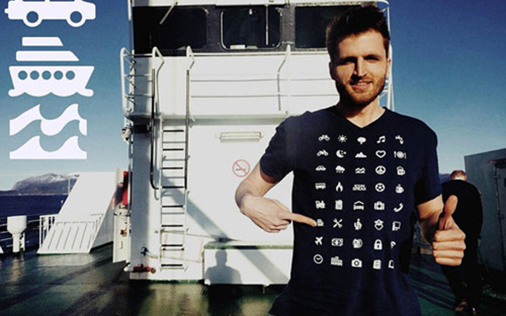 Bu tişörtle yabancı dil bilmeye gerek yok