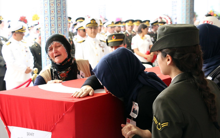 Şehidin acılı annesinden yürek yakan feryat!