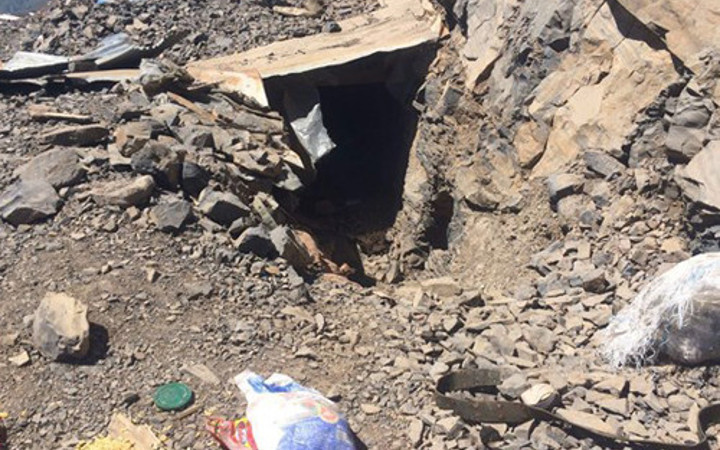 Teröristlerin telsiz konuşması: içlerinden birini vur!