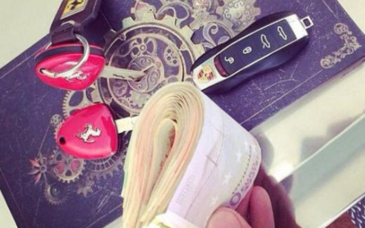 İnternetin zengin çocukları anne baba oldu!