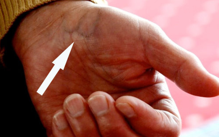 Umrede kalbi durdu uyandığında elinde bu yazı vardı