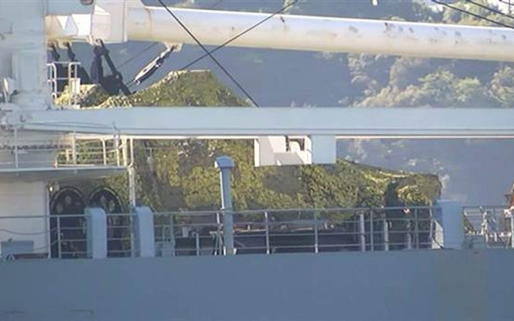 Rus gemisi Boğaz'dan böyle geçti! Kamufle etti ama...