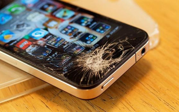 Telefonunuzun ekranı çatladıysa hemen bunu yapın! 