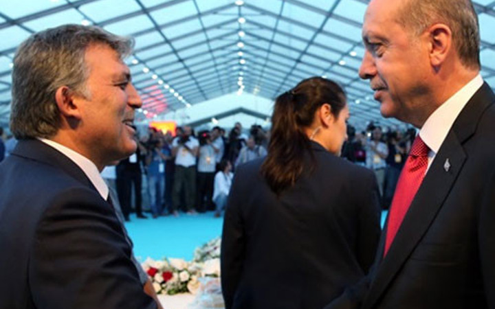 Erdoğan ve Gül'ü buluşturan davet yan yana oturdular!