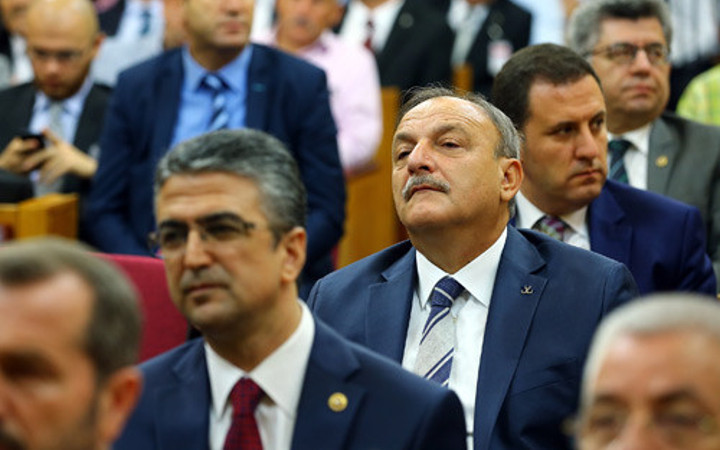 MHP grup toplantısında gözler üzerindeydi bakın nerede oturdu!