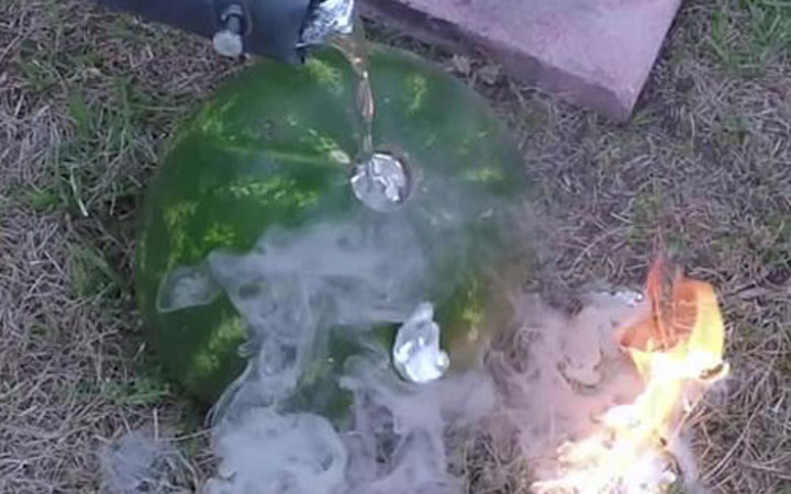 Karpuzun içine erimiş alüminyum dökülürse...