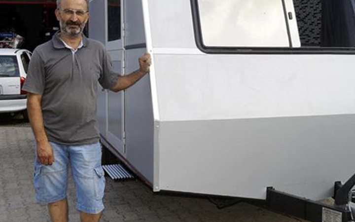 Kendi karavanını kendisi yaptı