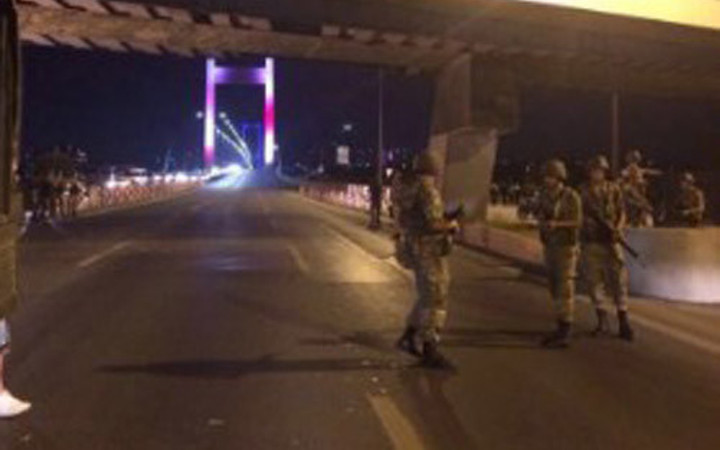 İstanbul'da köprüler trafiğe kapatıldı