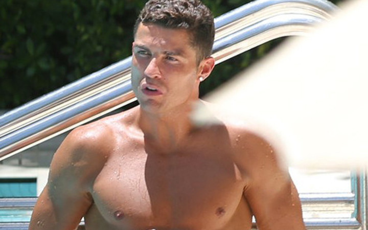 Christiano Ronaldo’nun ojeli tırnakları