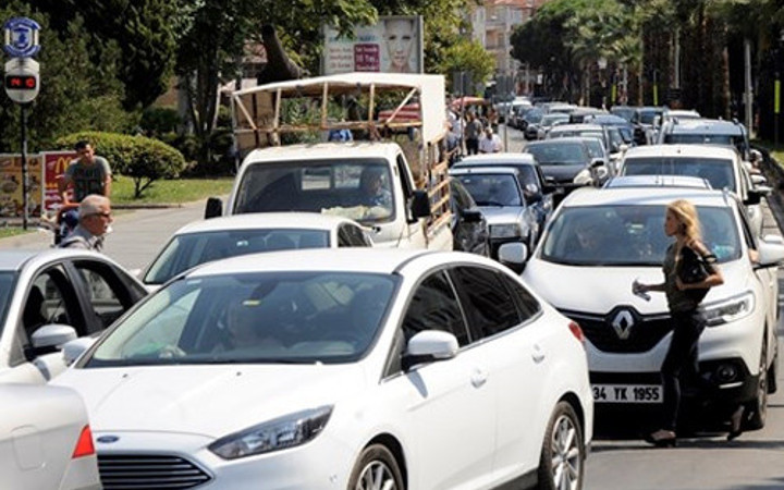 Dönüş trafiği erken başladı yoğunluk artıyor