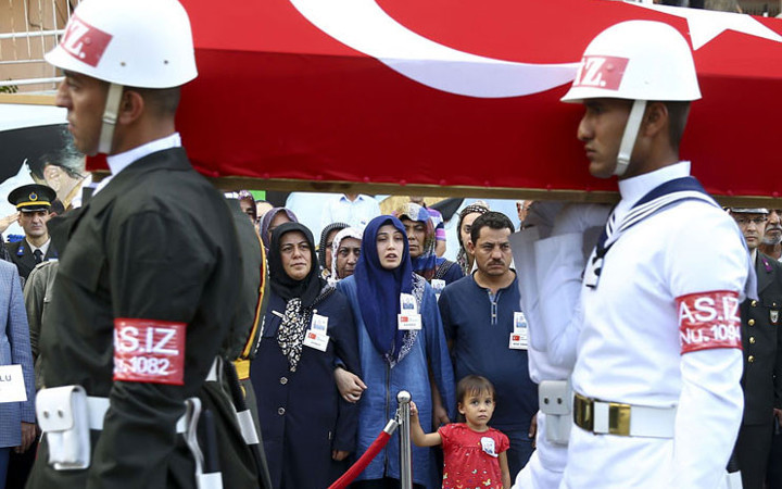 Cerablus şehitleri gözyaşlarıyla uğurlardı